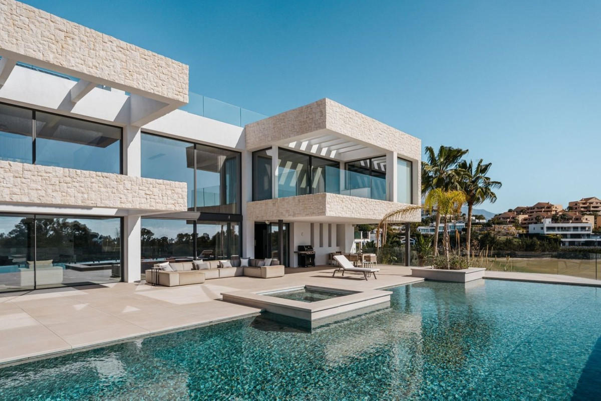 5 Bed - Villa for Sale in Benahavis Pueblo