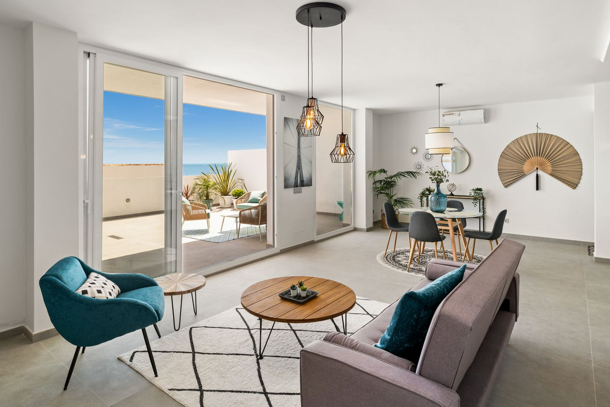 Ático de 3 Dormitorios y 2 Baños en venta en Estepona