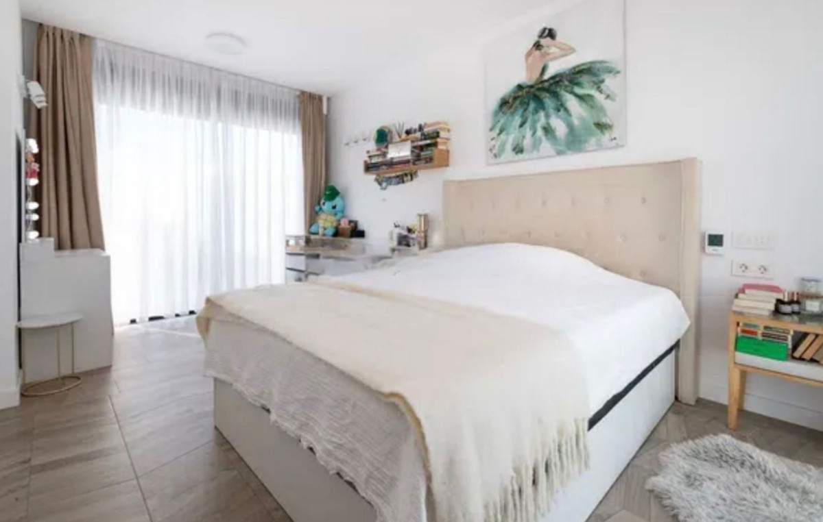 Casa de 3 Dormitorios y 2 Baños en venta en Cabopino, Marbella
