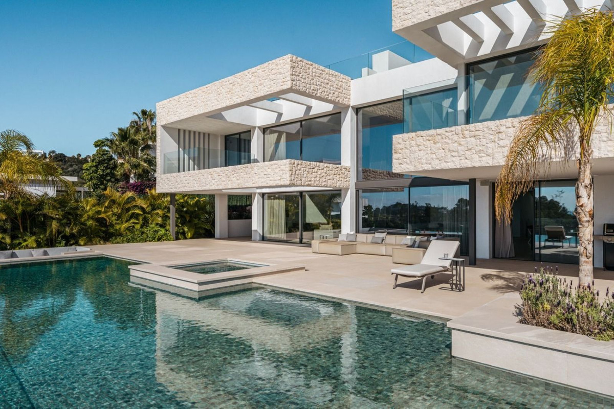 5 Bed - Villa for Sale in Benahavis Pueblo