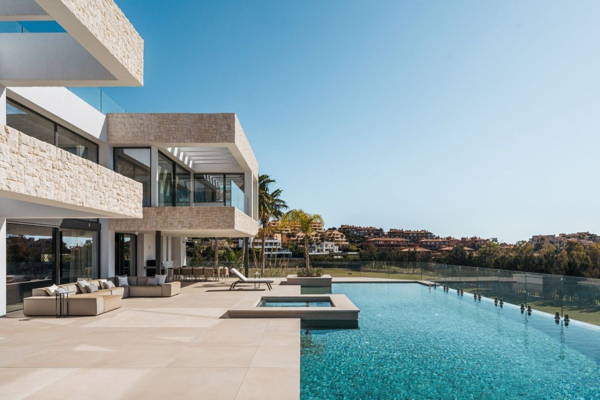 5 Bed - Villa for Sale in Benahavis Pueblo
