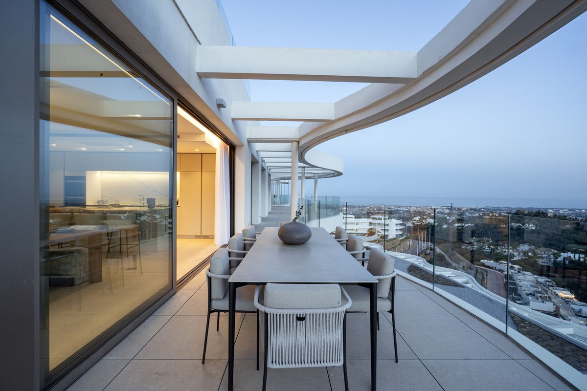 Ático de 4 Dormitorios y 4 Baños en venta en Benahavís