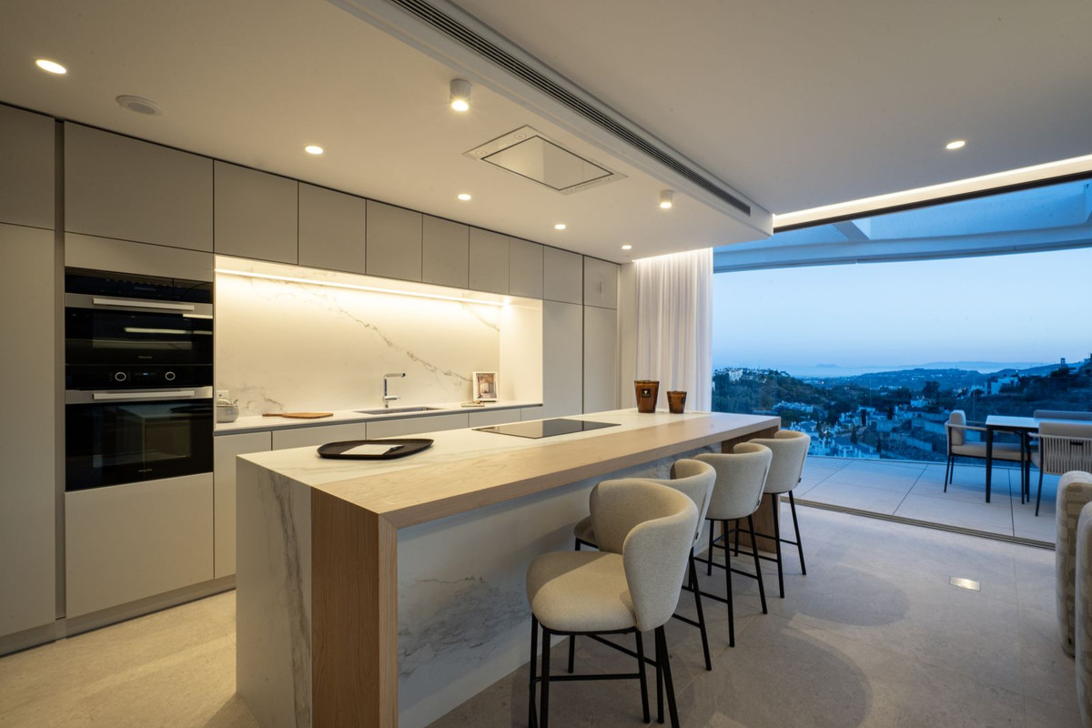 Ático de 4 Dormitorios y 4 Baños en venta en Benahavís
