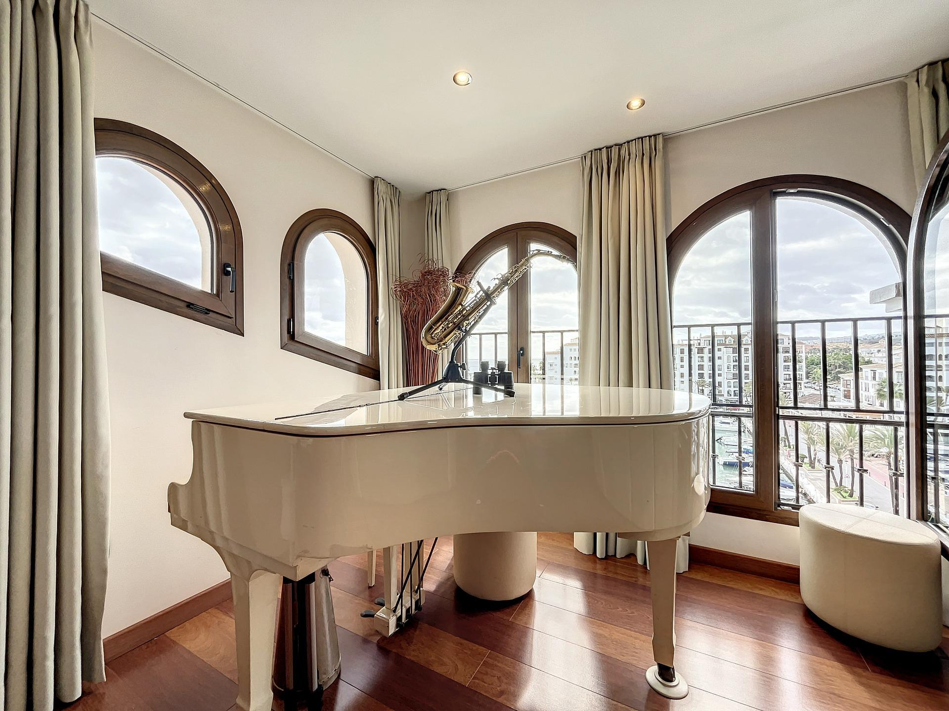 Ático de 3 Dormitorios y 3 Baños en venta en La Duquesa