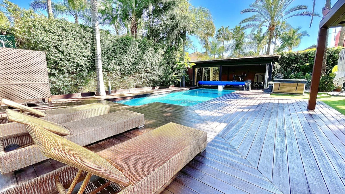 4 Bed - Villa for Sale in Puerto Banus, Marbella