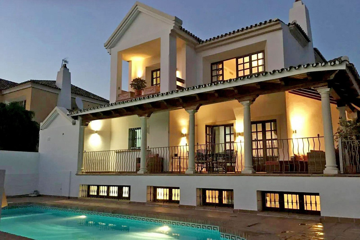 6 спални - Вила за продажба в San Pedro de Alcántara