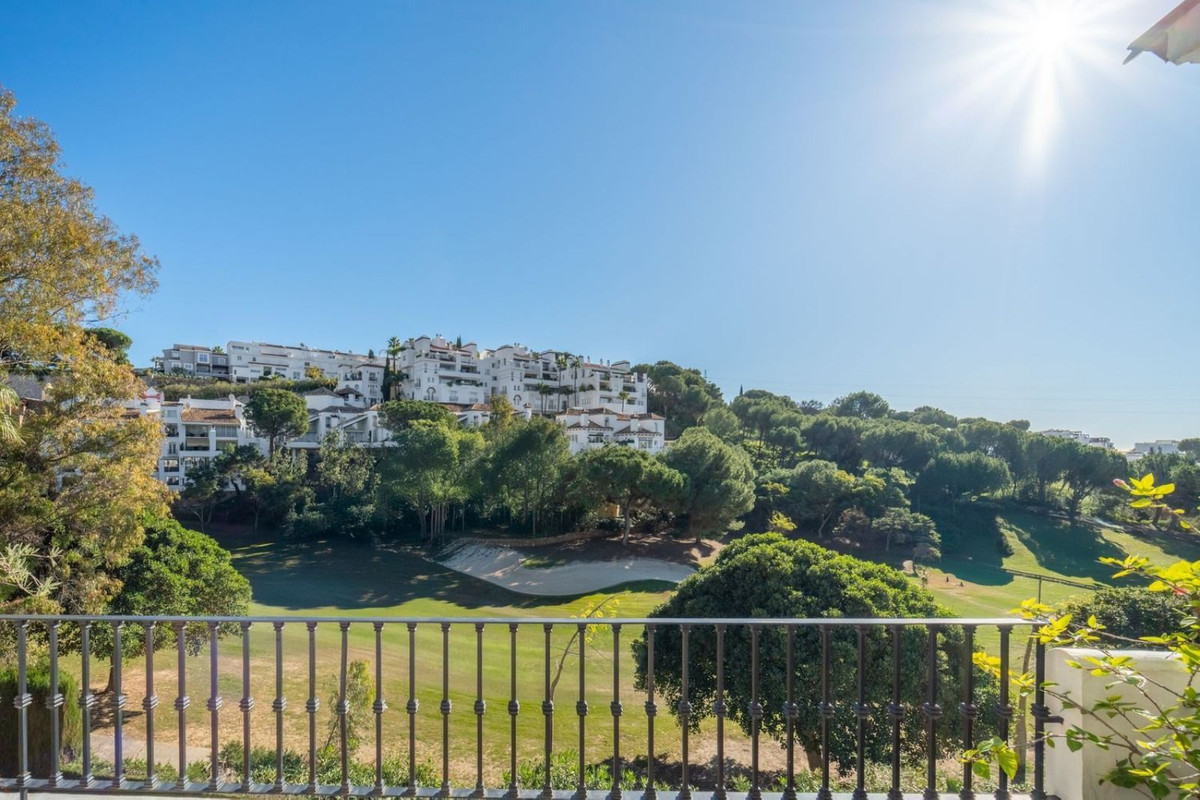 3 Bed - Apartment for Sale in La Quinta, Benahavis