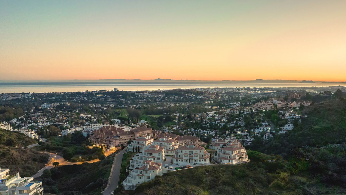Piso de 2 Dormitorios en venta en Nueva Andalucía, Marbella