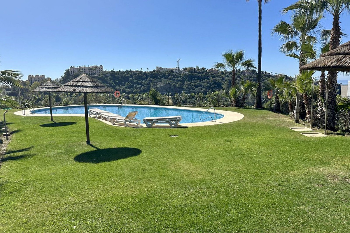2 Bed, 3 Bath - Apartment for Sale in Benahavis Pueblo