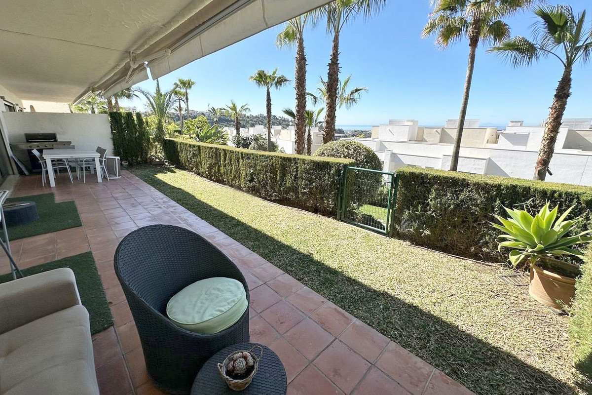 2 Bed, 3 Bath - Apartment for Sale in Benahavis Pueblo