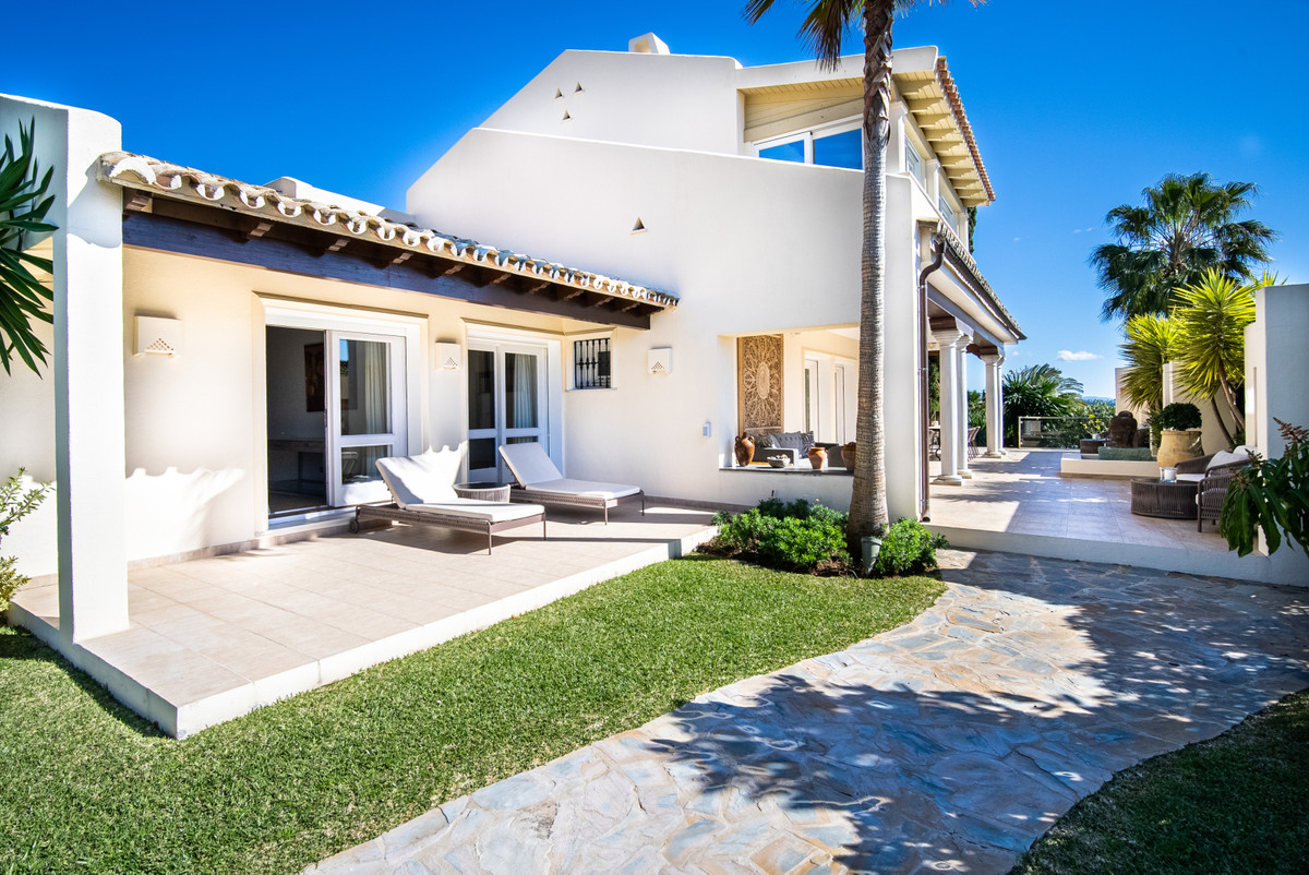 Casa de 5 Dormitorios en venta en Nueva Andalucía, Marbella