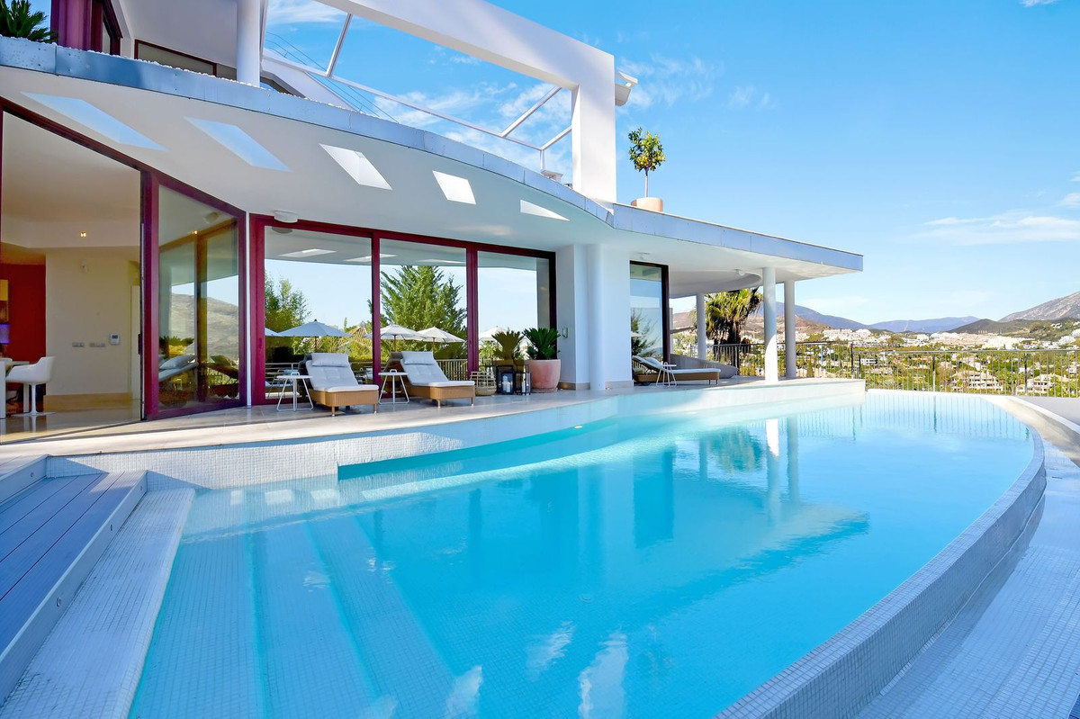 7 спални, 7 бани - Вила за продажба в Nueva Andalucia, Marbella