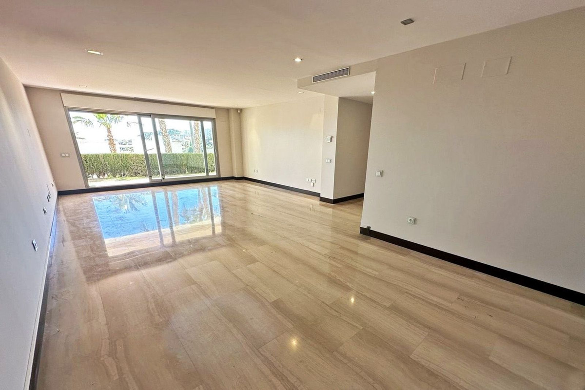 2 Bed, 3 Bath - Apartment for Sale in Benahavis Pueblo
