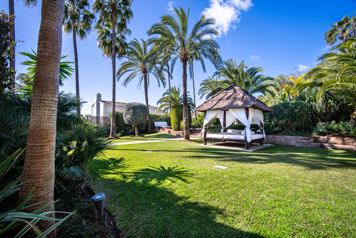 Casa de 5 Dormitorios en venta en Nueva Andalucía, Marbella