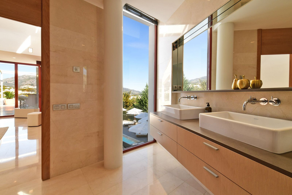 7 спални, 7 бани - Вила за продажба в Nueva Andalucia, Marbella