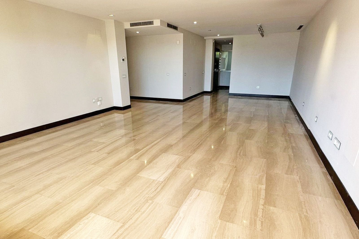2 Bed, 3 Bath - Apartment for Sale in Benahavis Pueblo