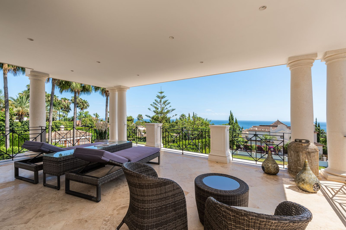Casa de 8 Dormitorios en venta en Milla de Oro, Marbella