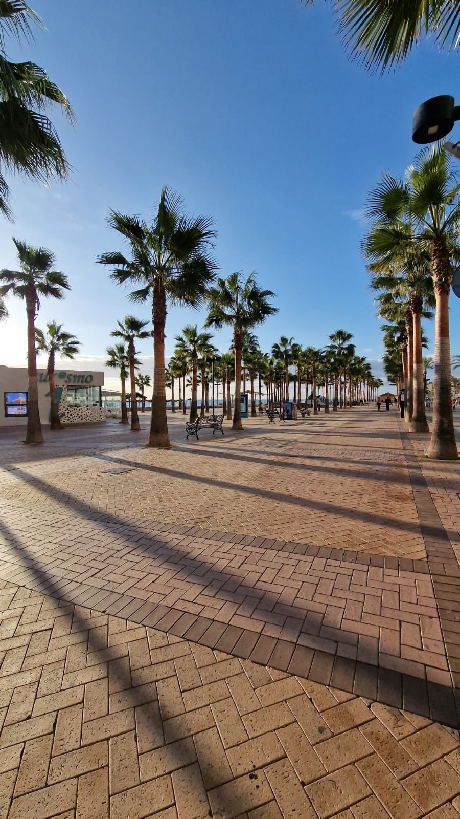Piso de 2 Dormitorios en venta en Puerto Deportivo, Fuengirola