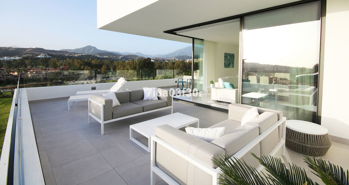 Piso de 4 Dormitorios y 3 Baños en venta en Atalaya, Estepona