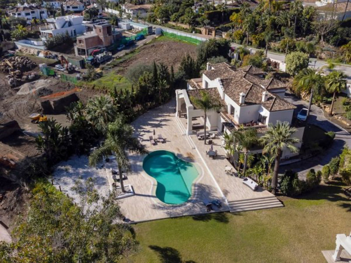 Casa de 6 Dormitorios en venta en Nueva Andalucía, Marbella