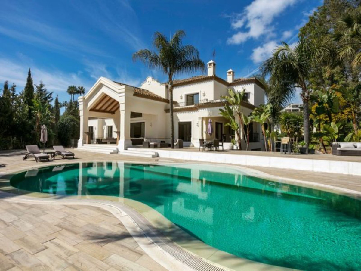 Casa de 6 Dormitorios en venta en Nueva Andalucía, Marbella