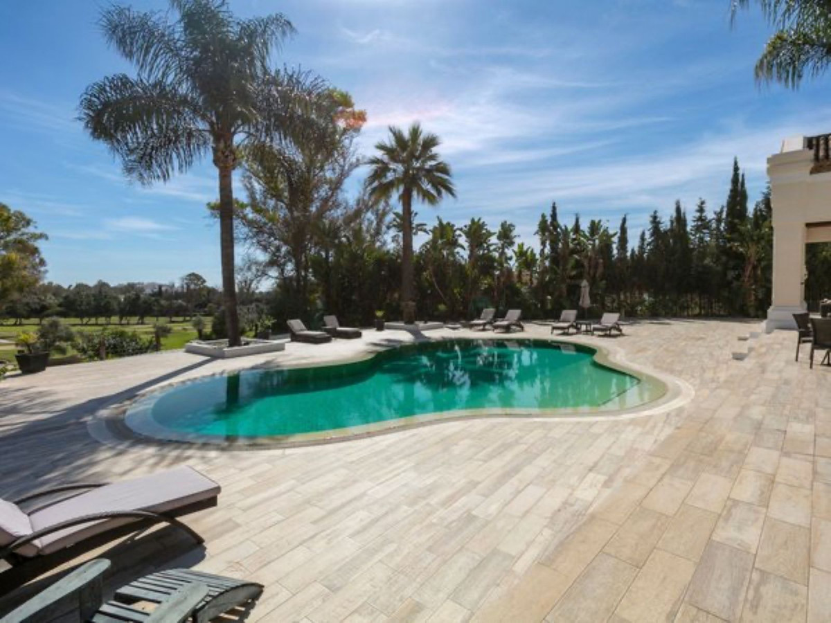 Casa de 6 Dormitorios en venta en Nueva Andalucía, Marbella