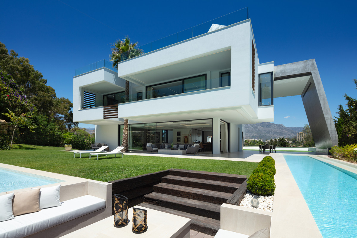 Casa de 5 Dormitorios en venta en Nueva Andalucía, Marbella