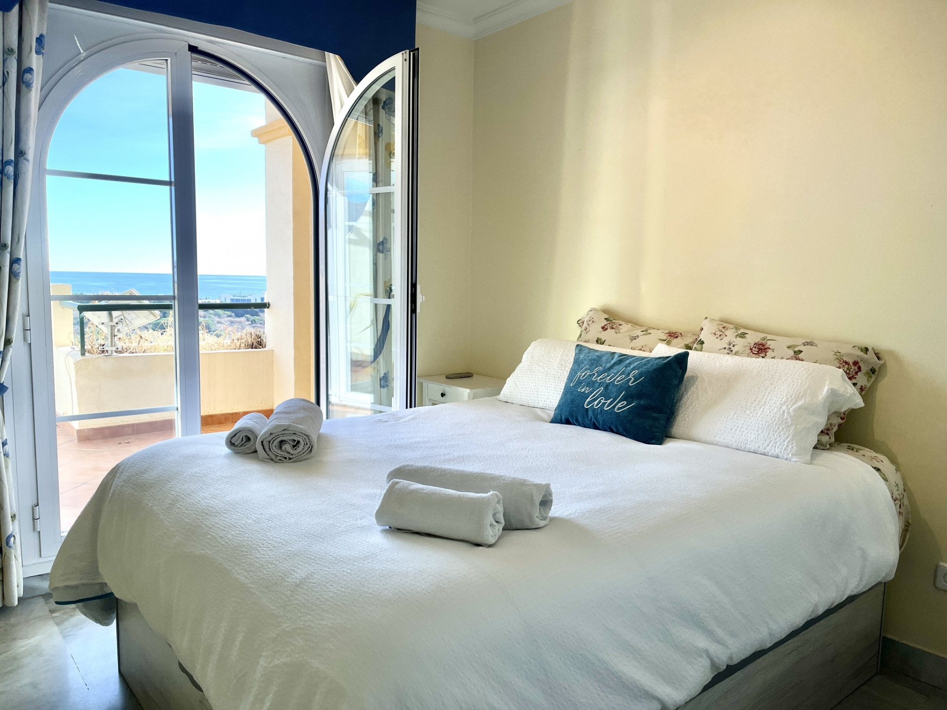 Piso de 2 Dormitorios en venta en Nueva Andalucía, Marbella