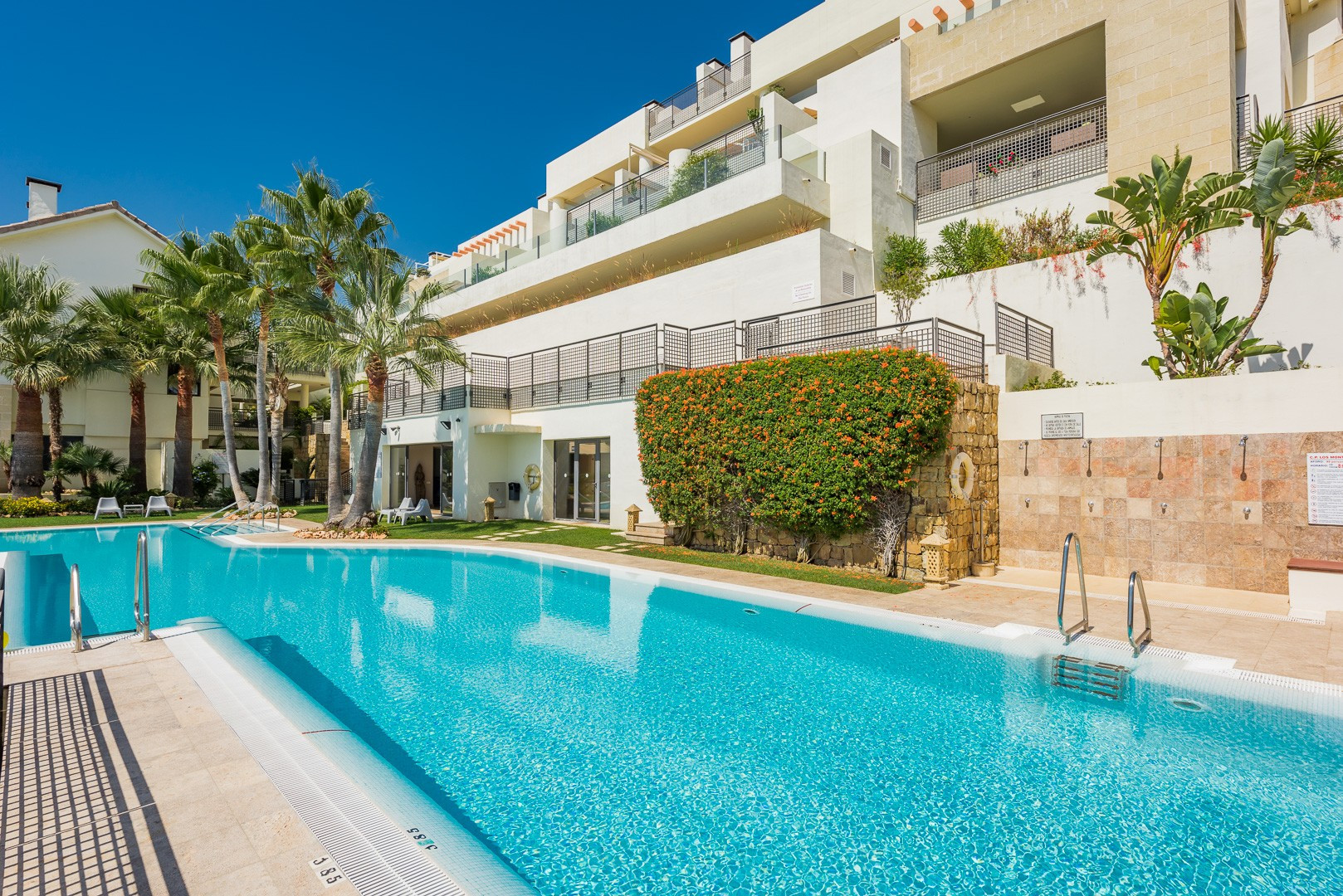 Ático de 3 Dormitorios en venta en Los Monteros, Marbella
