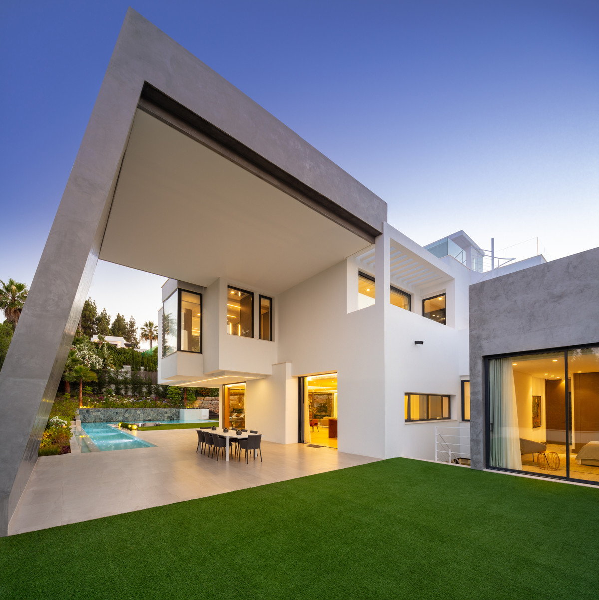Casa de 5 Dormitorios en venta en Nueva Andalucía, Marbella