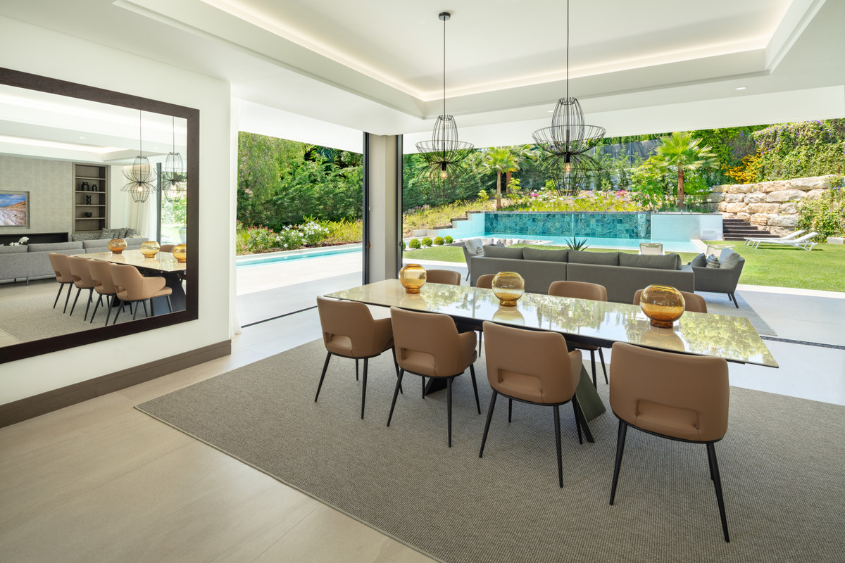 Casa de 5 Dormitorios en venta en Nueva Andalucía, Marbella
