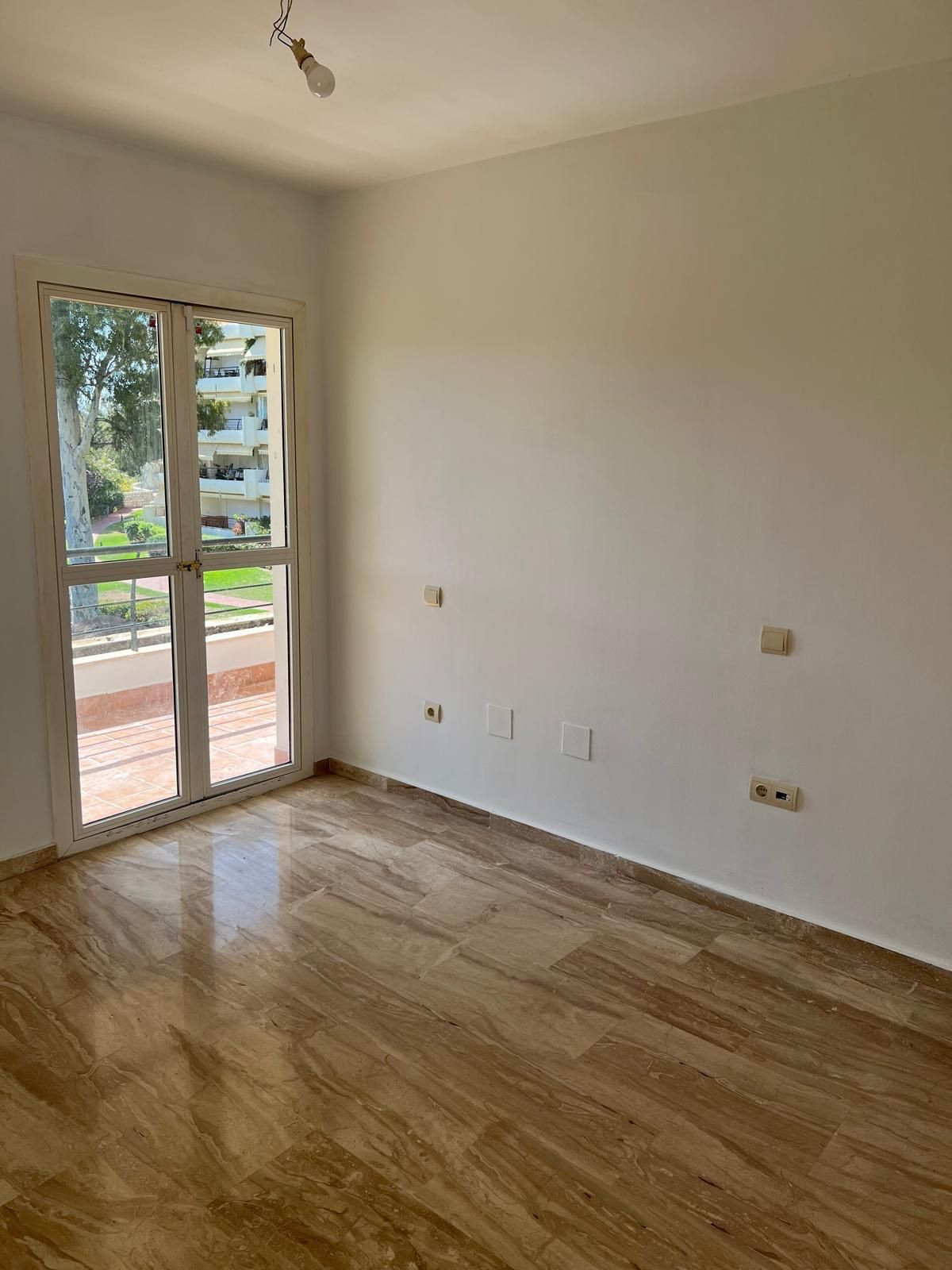 Piso de 3 Dormitorios en venta en Guadalmina Alta, San Pedro de Alcántara