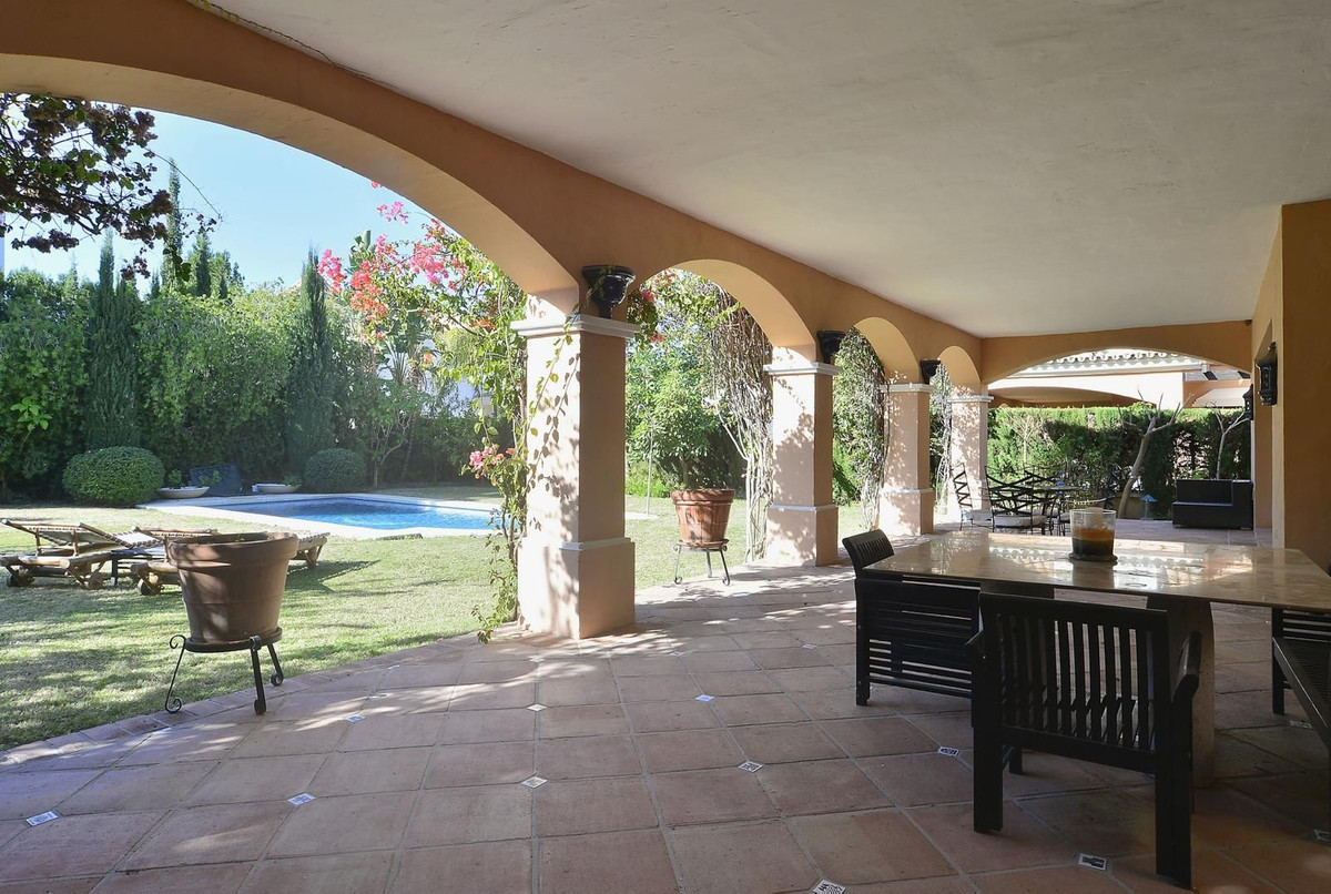4 Bed - Villa for Sale in Nueva Andalucia, Marbella