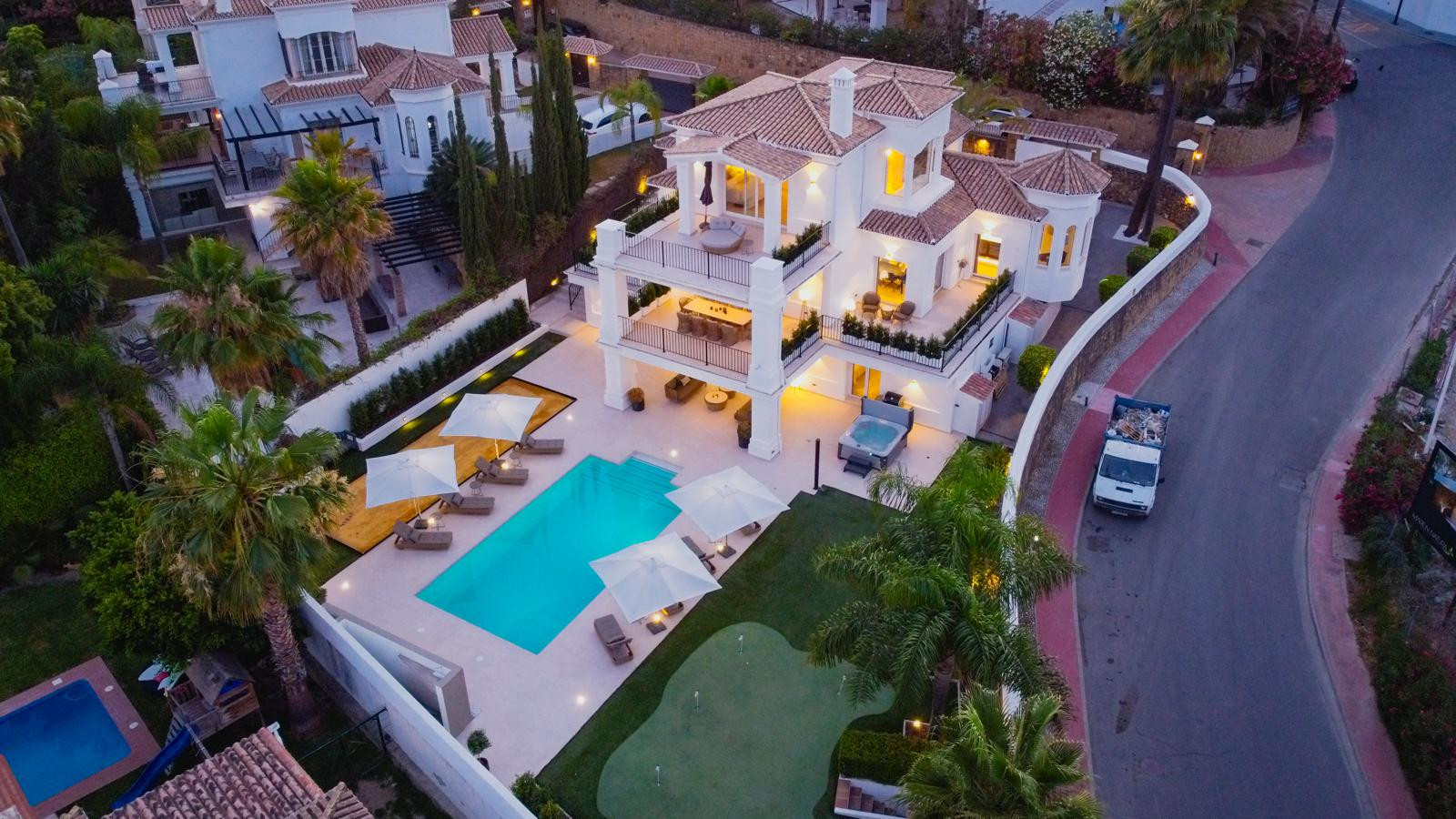 Casa de 6 Dormitorios en venta en Nueva Andalucía, Marbella