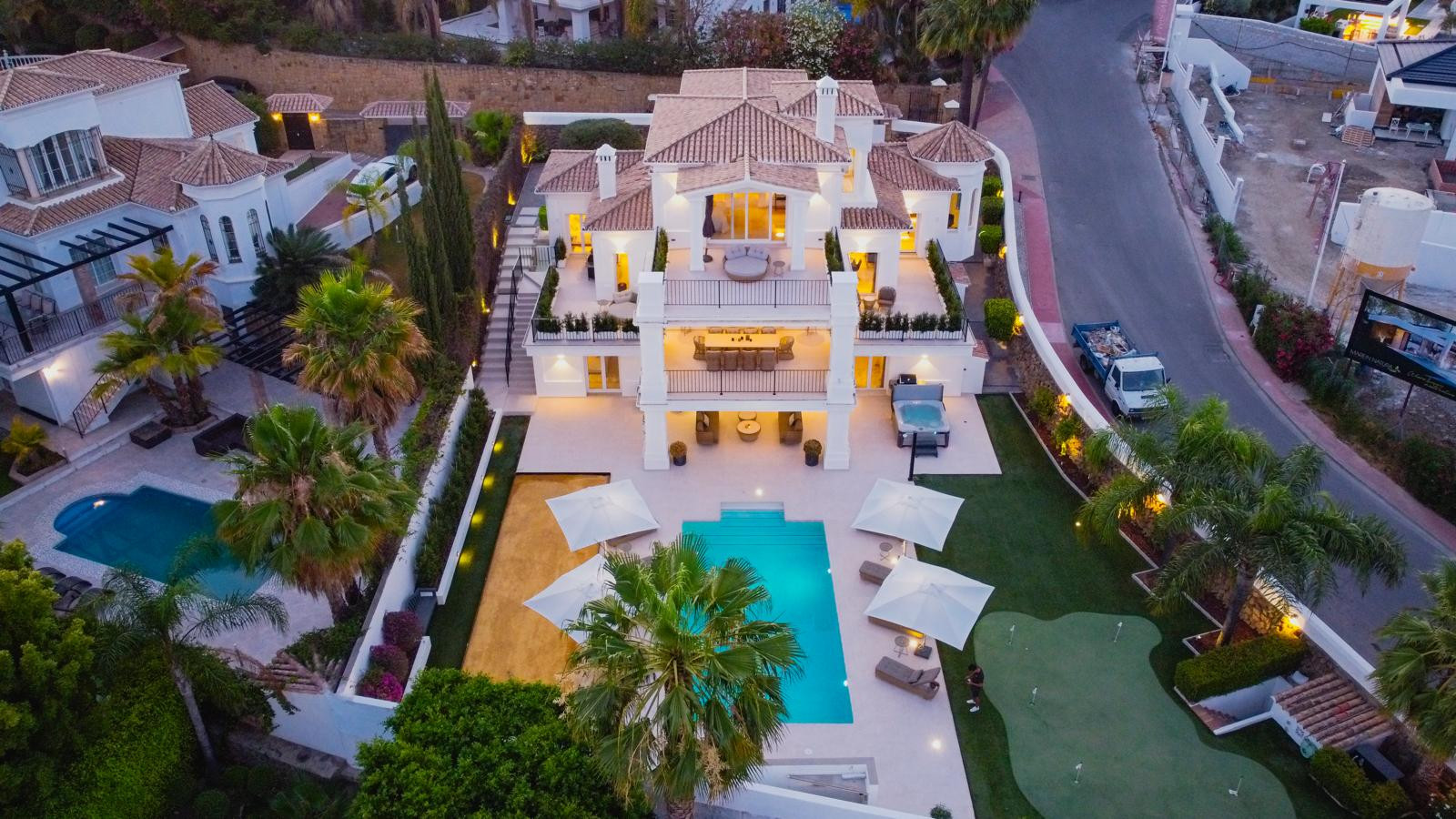 Casa de 6 Dormitorios en venta en Nueva Andalucía, Marbella