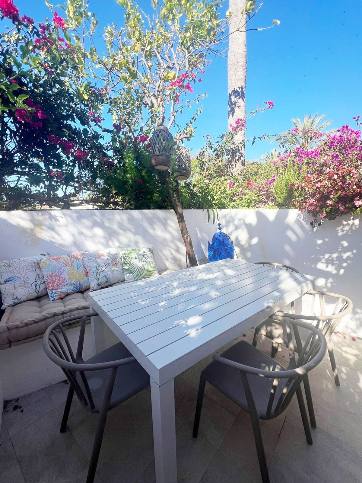 Casa de 2 Dormitorios y 2 Baños en venta en Guadalmina Baja, San Pedro de Alcántara