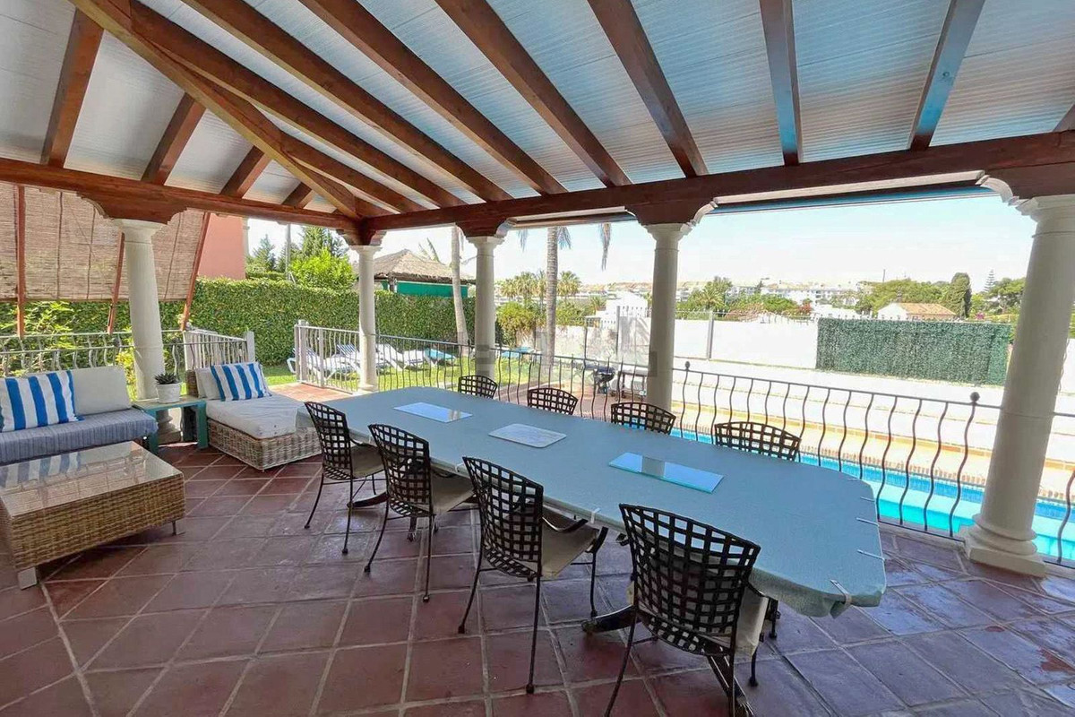 6 спални - Вила за продажба в San Pedro de Alcántara