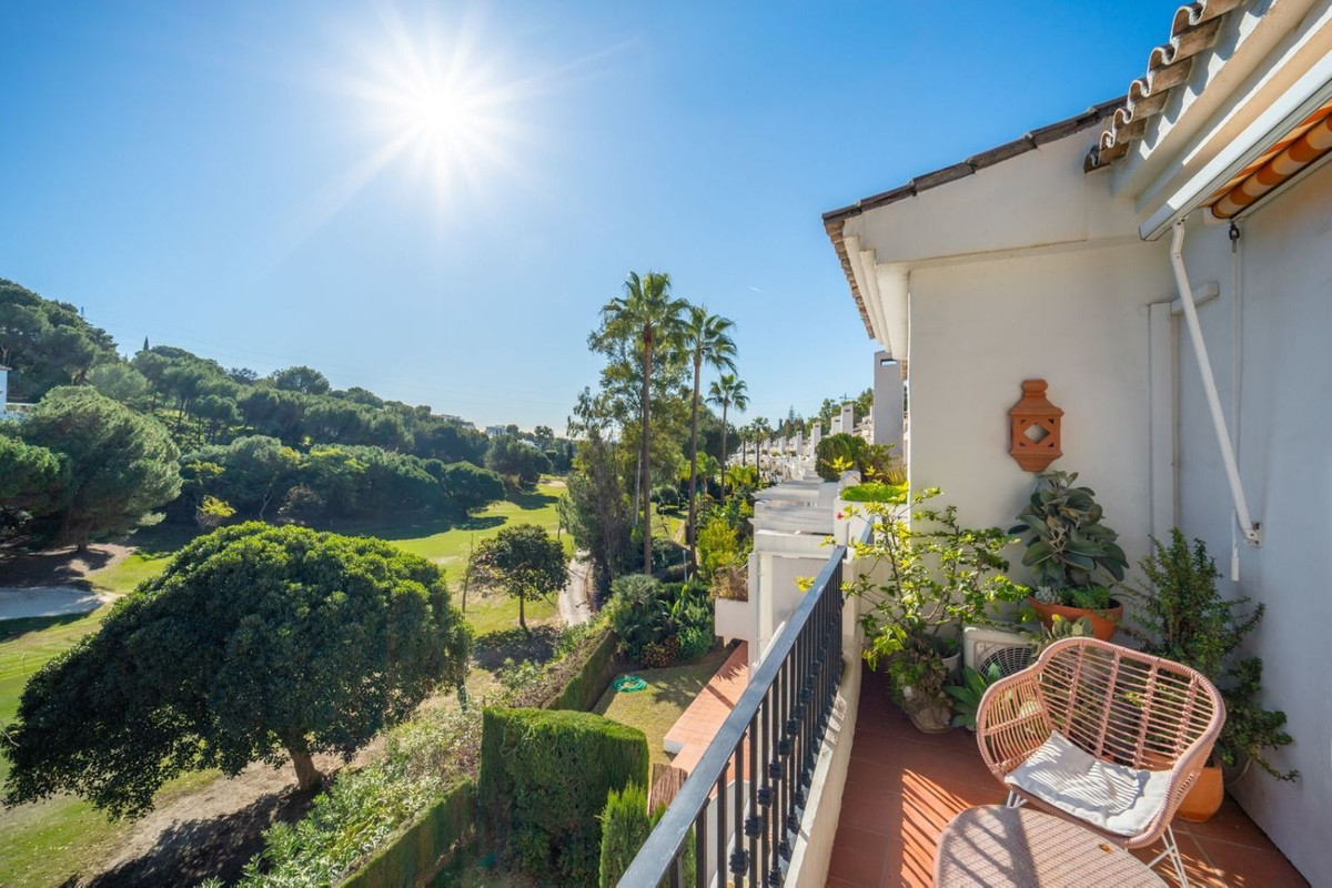 3 Bed - Apartment for Sale in La Quinta, Benahavis