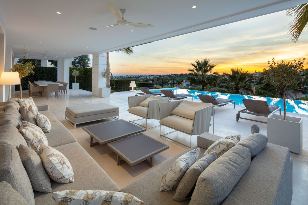 Casa de 7 Dormitorios y 6 Baños en venta en Nueva Andalucía, Marbella