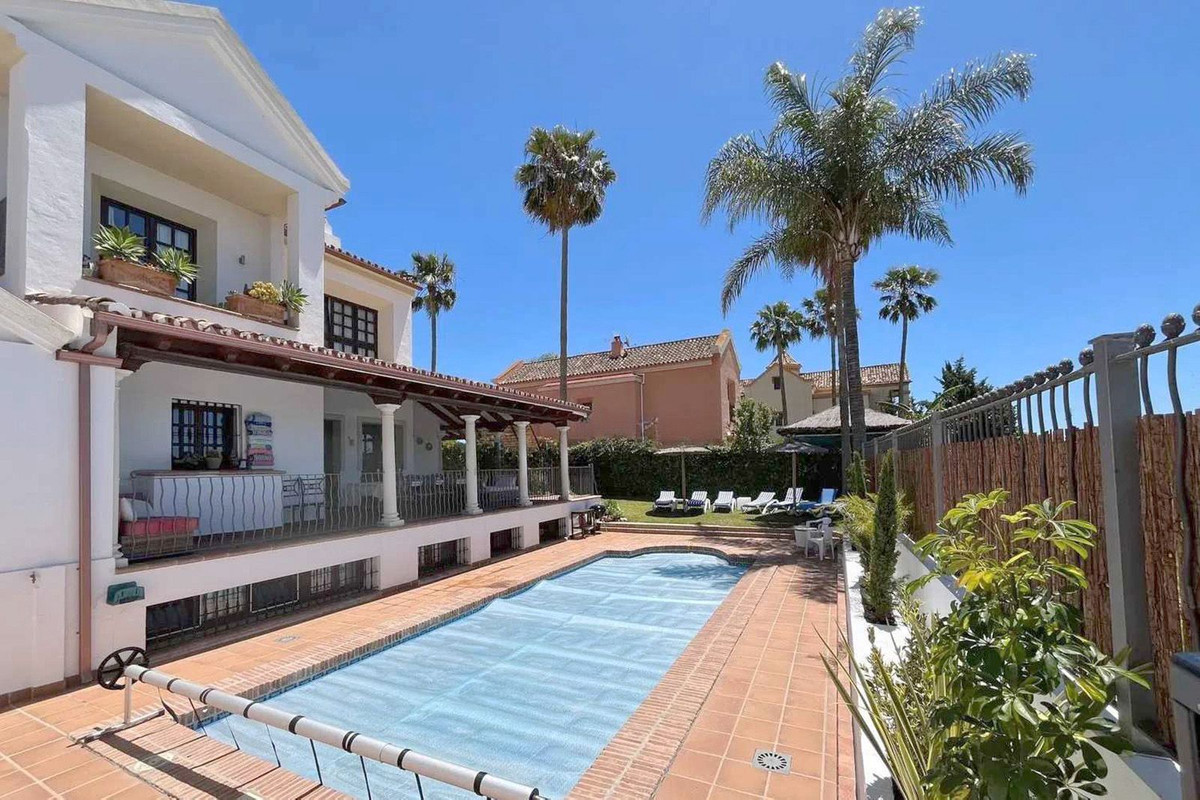 6 спални - Вила за продажба в San Pedro de Alcántara