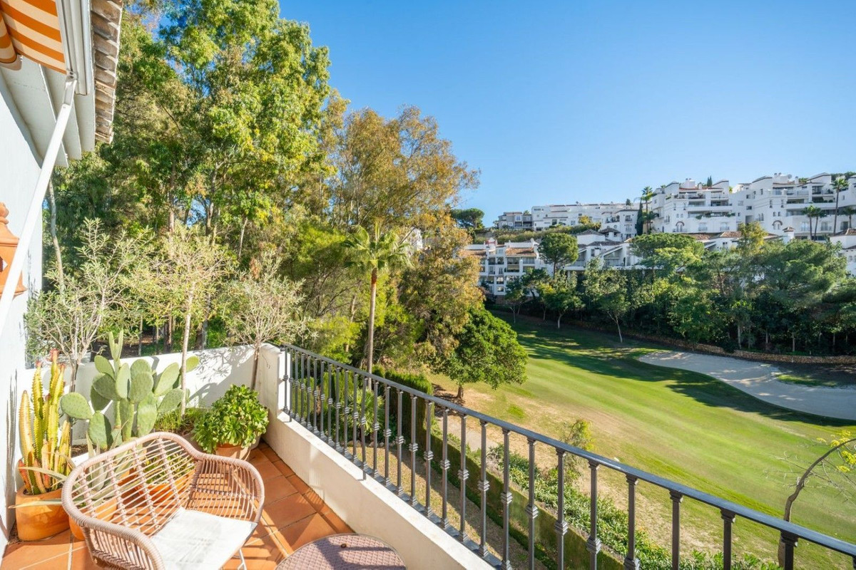 3 Bed - Apartment for Sale in La Quinta, Benahavis