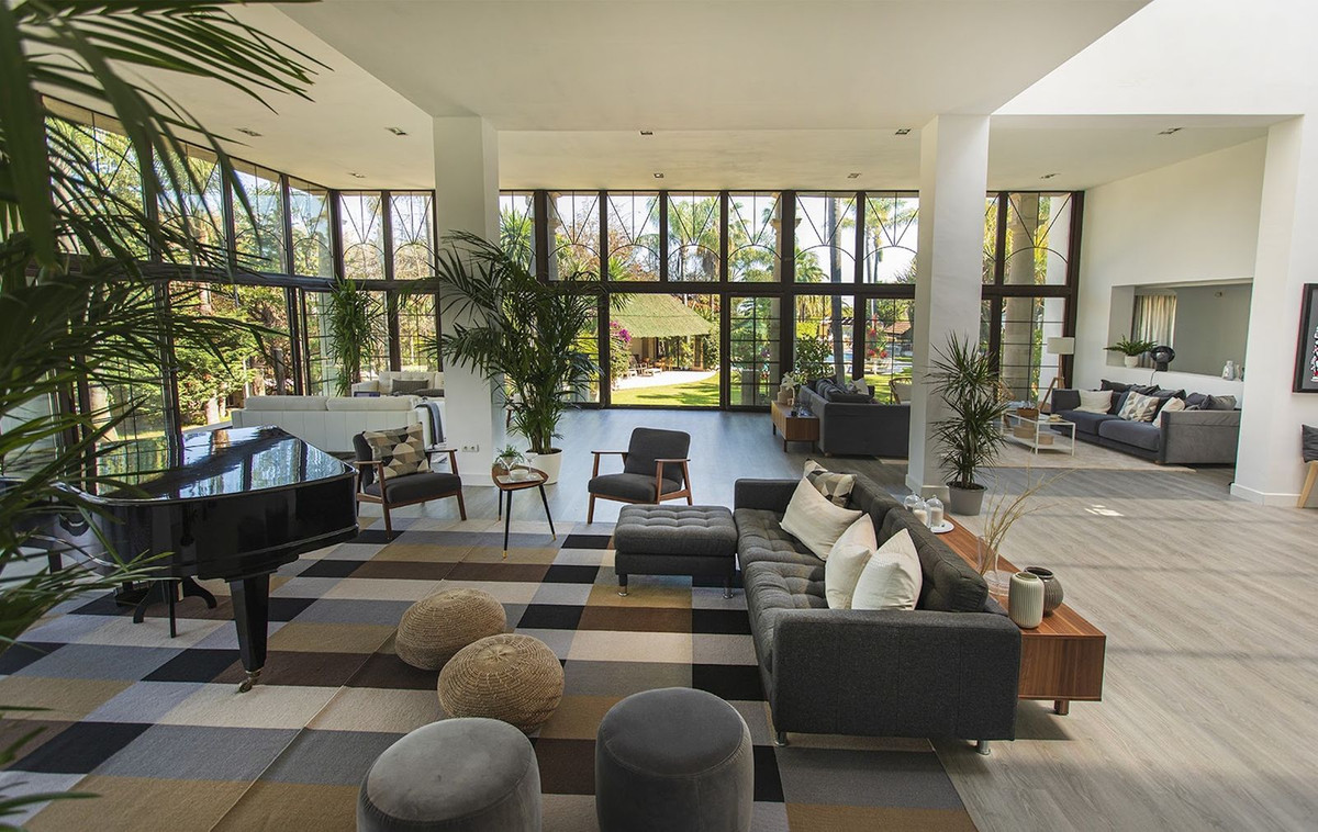 Casa de 10 Dormitorios en venta en Nueva Andalucía, Marbella