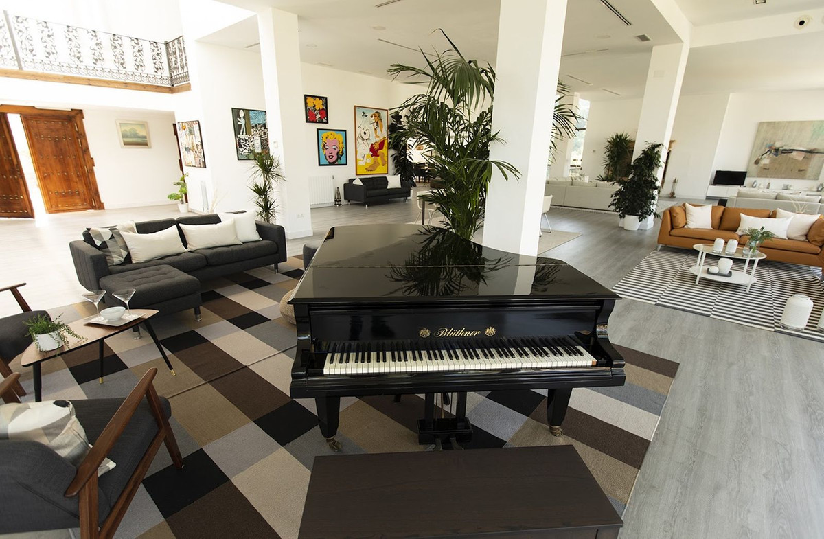 Casa de 10 Dormitorios en venta en Nueva Andalucía, Marbella