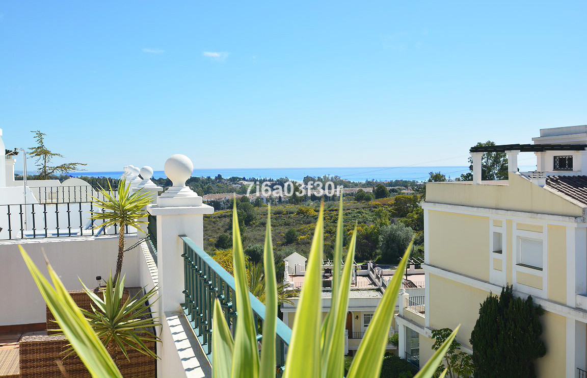 Ático de 3 Dormitorios y 2 Baños en venta en Nueva Andalucía, Marbella