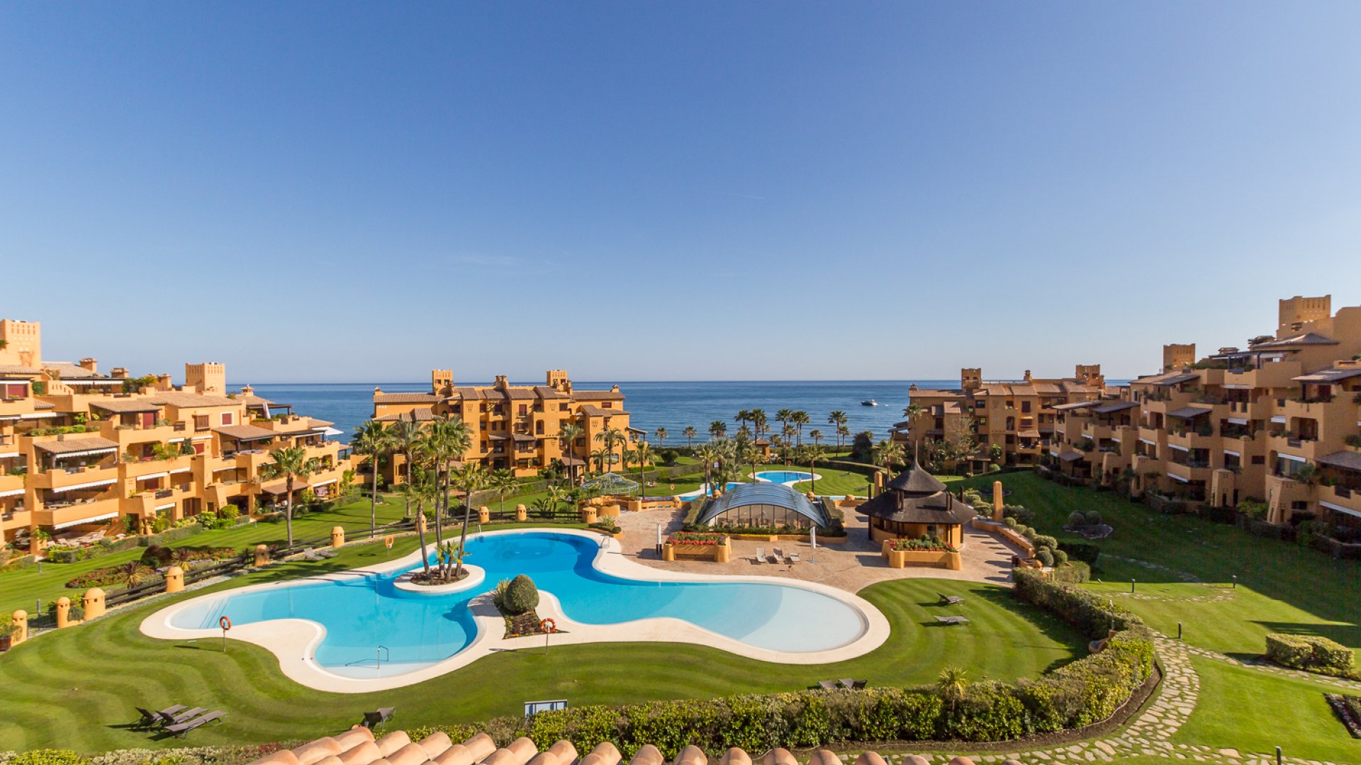 Piso de 3 Dormitorios en venta en La Alqueria, Estepona