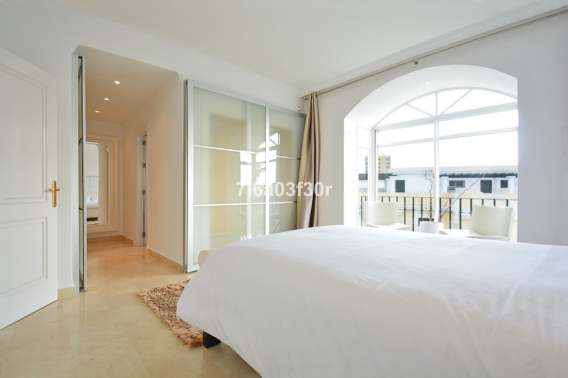 Ático de 3 Dormitorios y 2 Baños en venta en Nueva Andalucía, Marbella