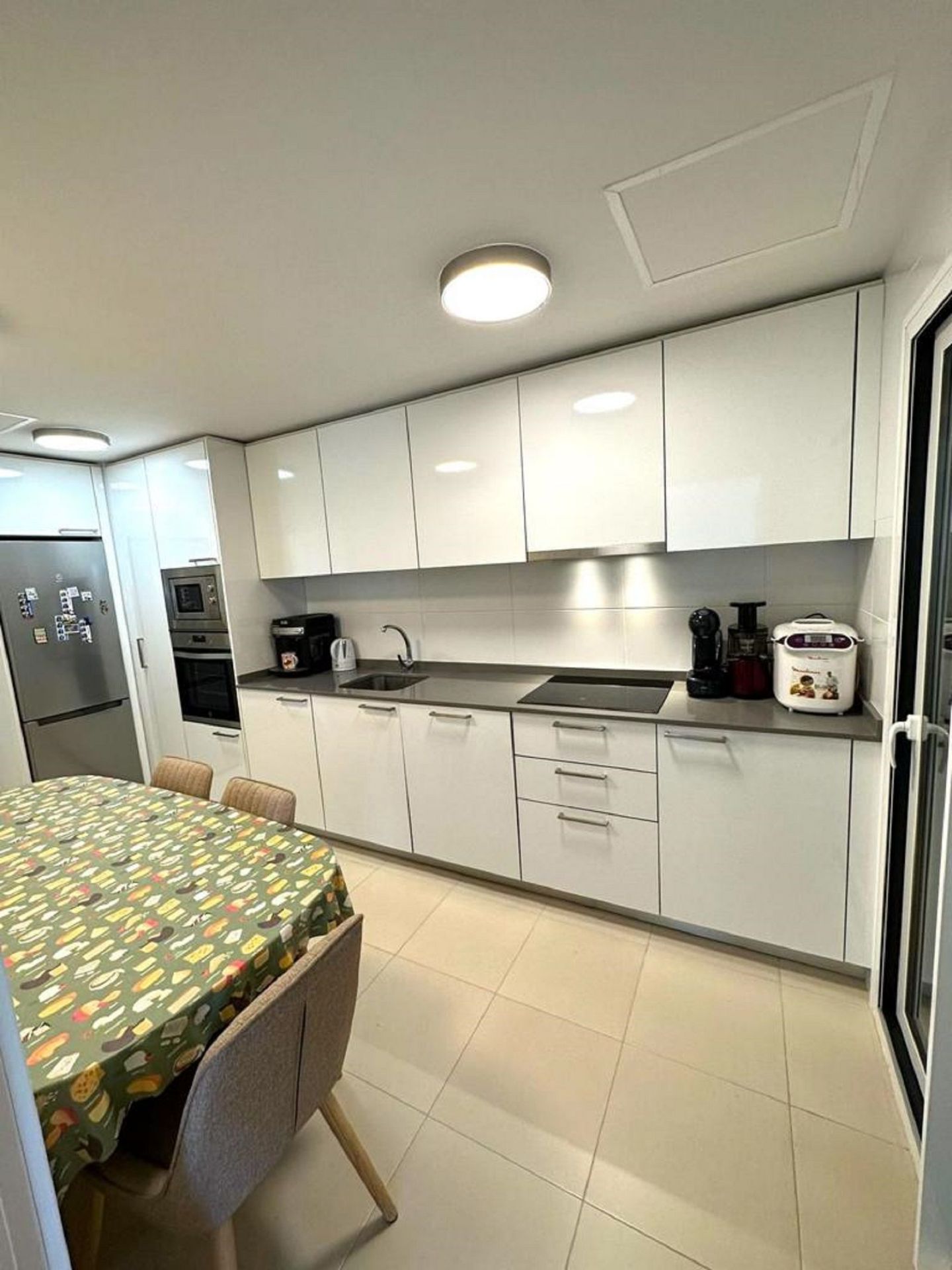 3 Bed, 2 Bath - Apartment for Sale in Nueva Andalucia, Marbella