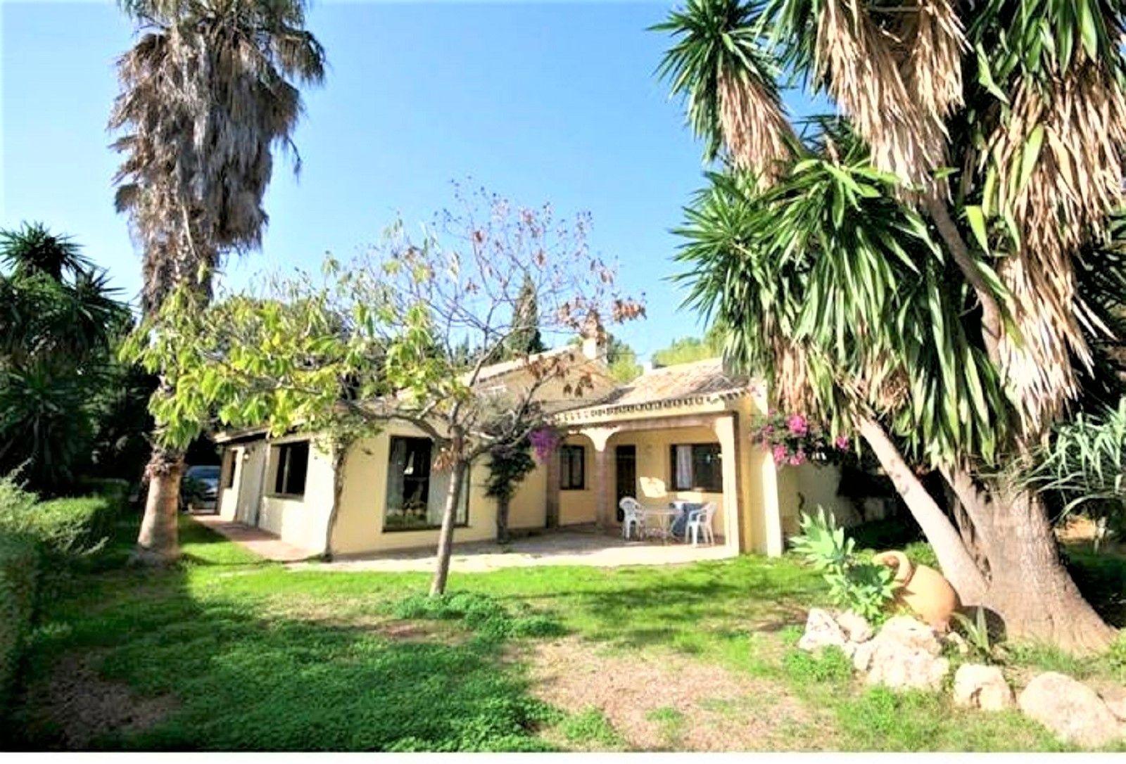 Casa de 4 Dormitorios en venta en Estepona