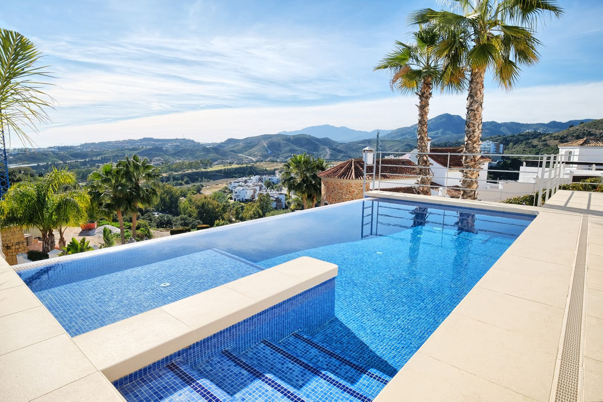 Casa de 4 Dormitorios y 4 Baños en venta en Benahavís