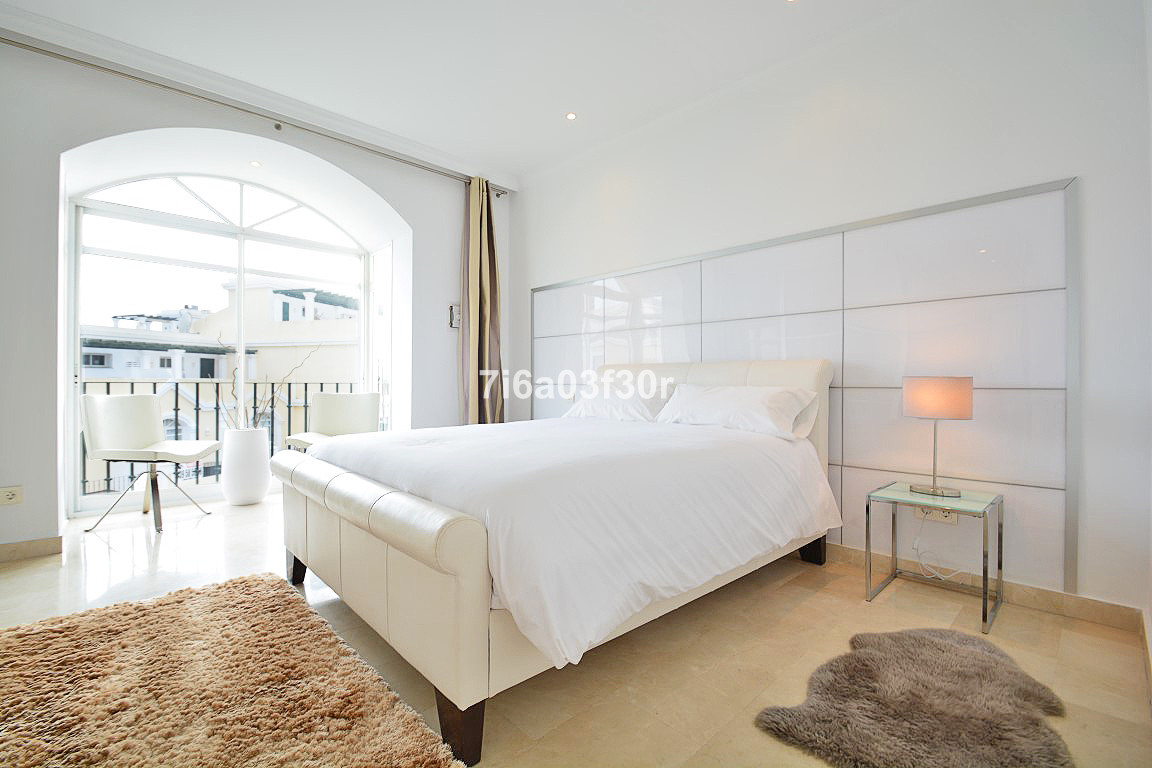Ático de 3 Dormitorios y 2 Baños en venta en Nueva Andalucía, Marbella